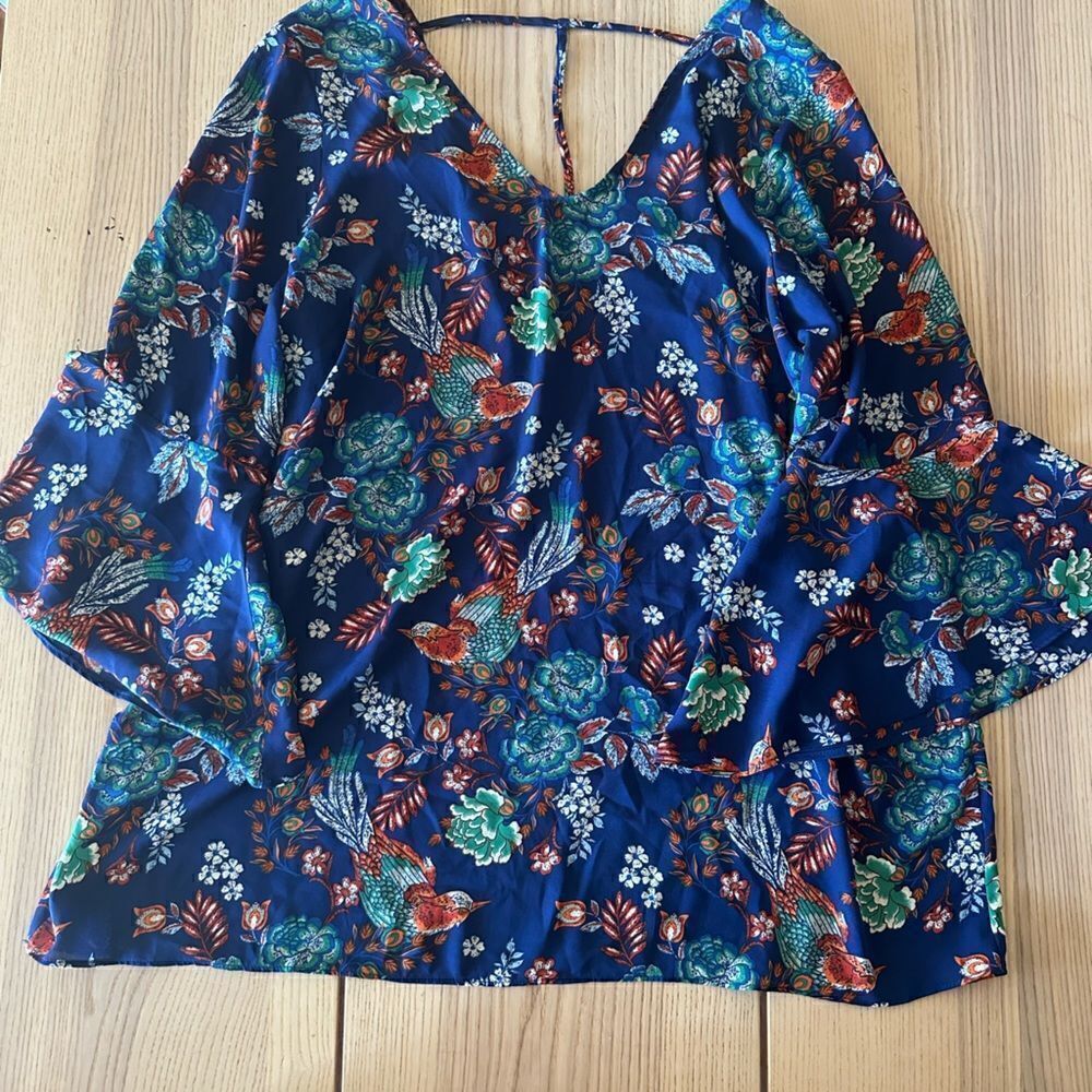 Moa moa flowy peasant blouse w/ bell sleeves t detail on back blue floral -2X
